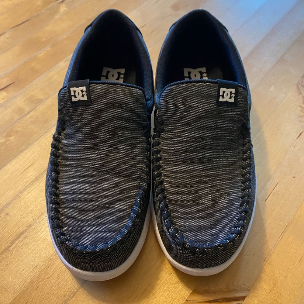 Men’s DC Villain 2 slip on skate shoes carbon black size 11 barely worn EUC